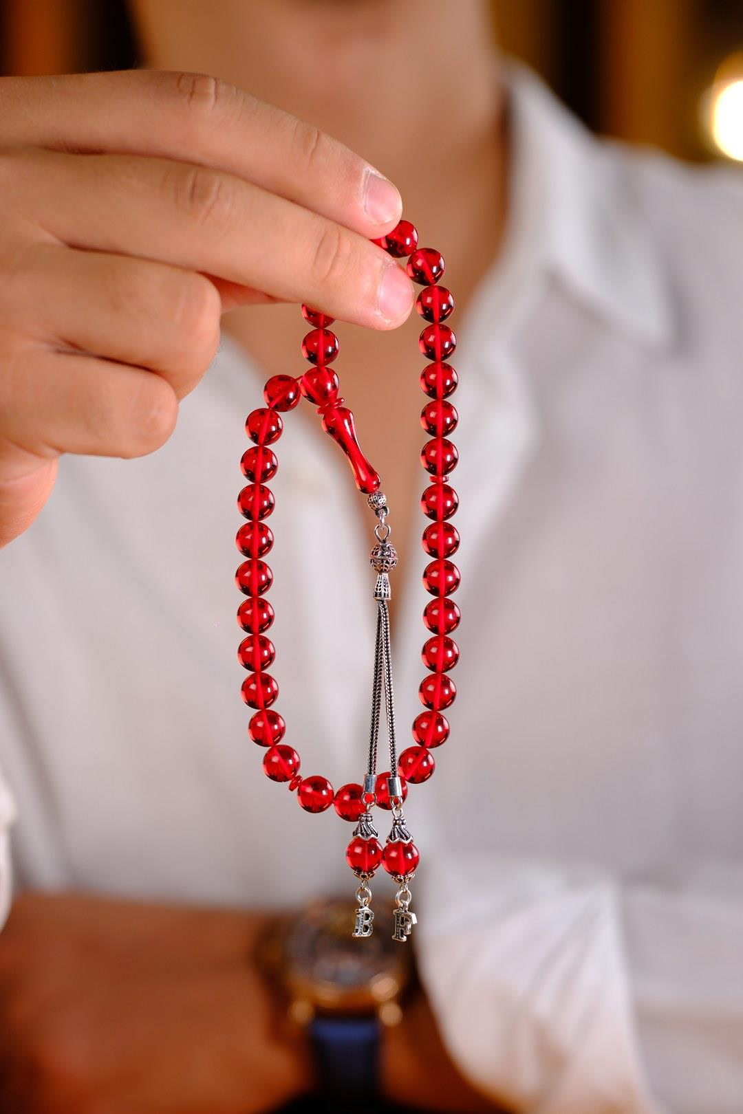 Premium Kutulu Kişiye Özel Gümüş Harf Tasarımlı Kırmızı Ateş-i Kehribar Tesbih