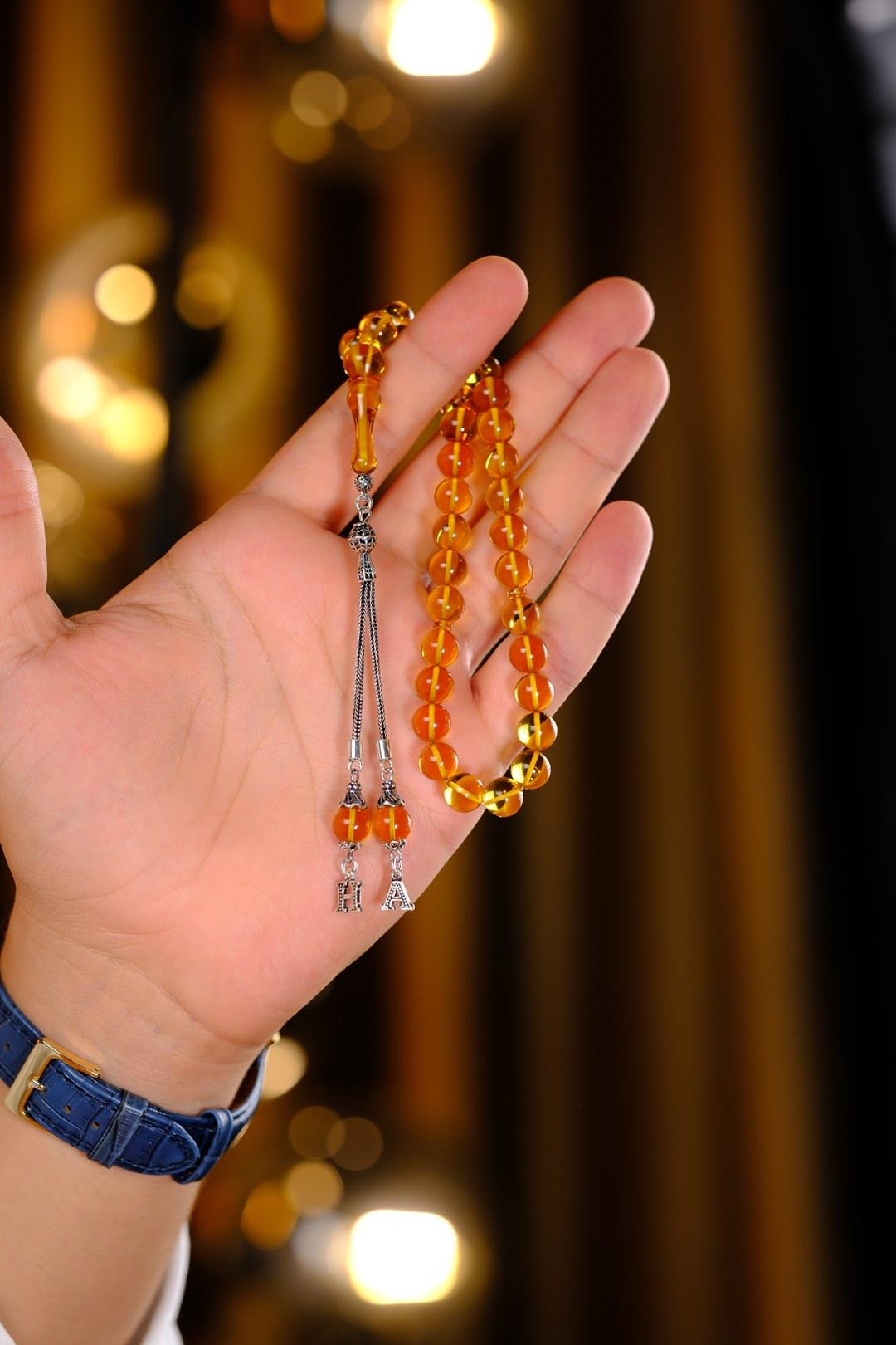 Premium Kutulu Kişiye Özel Gümüş Harf Tasarımlı Sarı Ateş-i Kehribar Tesbih