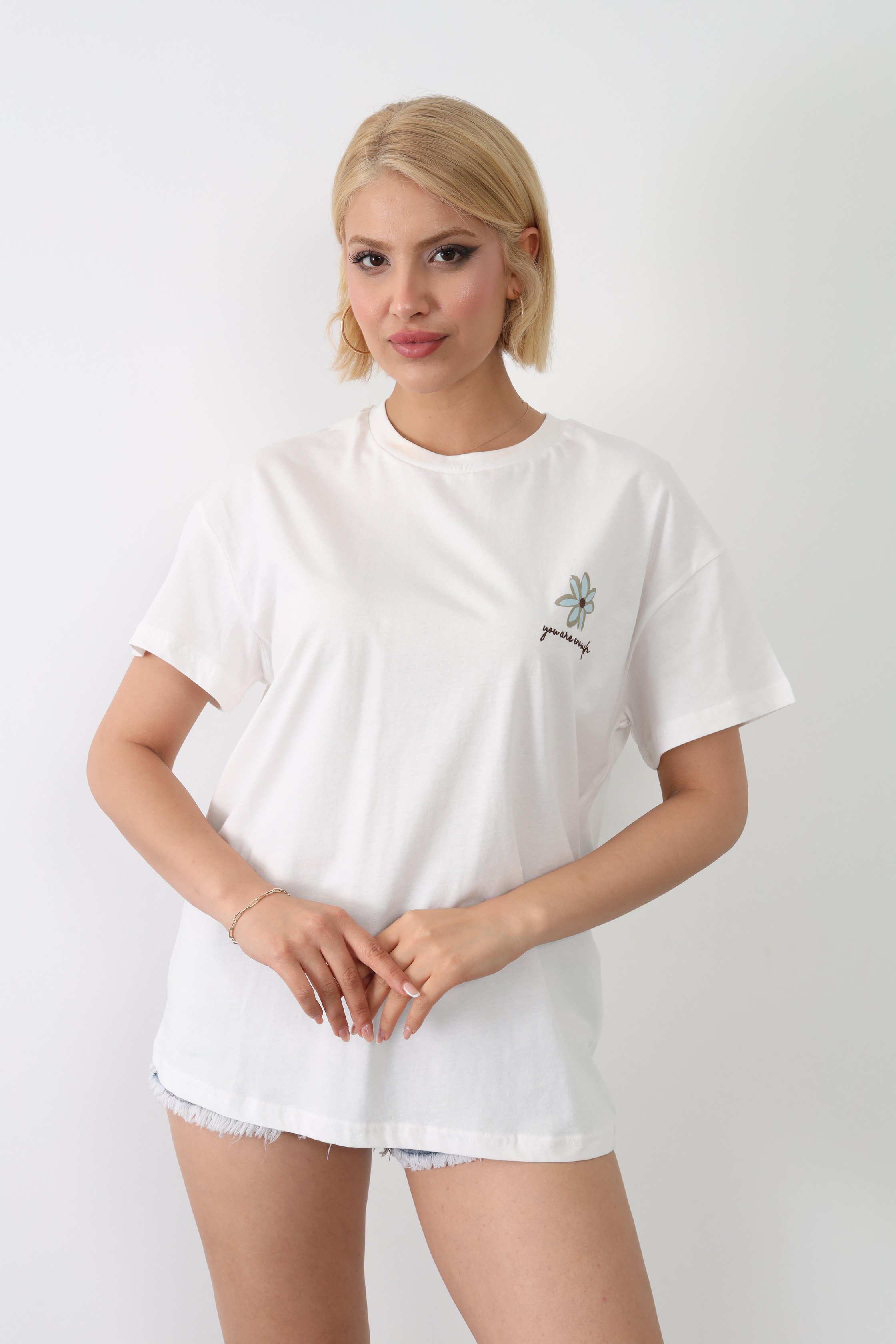 Arka Baskı Detay Çiçek Tshirt