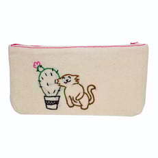 Kedi ve Kaktüs Nakışlı Makyaj Çantası görseli.