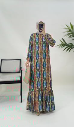5629-krep kumaş-etnik desenli etek kısmı fırfırlı elbise-mavi yeşil