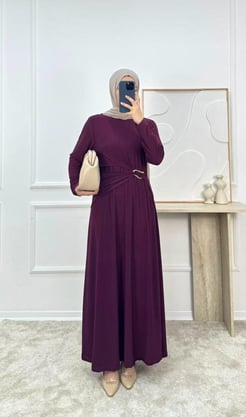 1002-sandy kumaş önü tokalı büzgülü elbise-mor