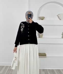 3264-nakış çiçekli triko hırka-siyah