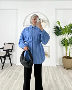 0698-çilek kumaş-gizli düğmeli kemer detaylı gömlek-mavi