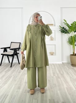 4194-pamuk ayrobin kumaş-omuz fırfırlı pantolonlu takım-mint yeşili