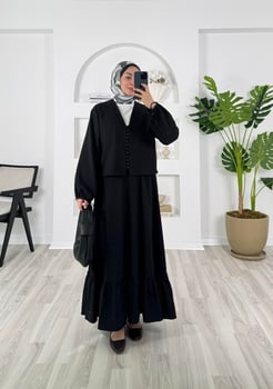 1882-dubai kumaş-kol bağcıklı boydan düğmeli eteği fırfır detaylı takım-siyah