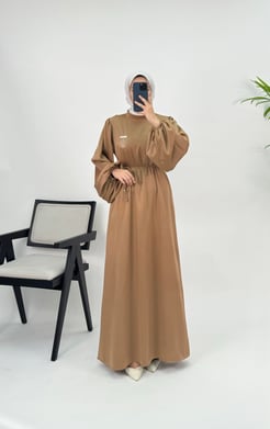 2247-saten kumaş-takılabilir bronşlu elbise-sütlü kahve