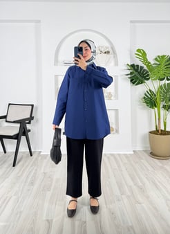 5287-poplin kumaş-arkası yırtmaç detaylı önü cepli gömlek-lacivert