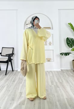 5896-çilek kumaş-yandan bağlamalı pantolonlu kimono takım-sarı