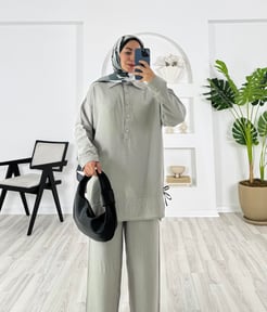 4414-çilek kumaş-önü düğmeli yanları yırtmaçlı pantolunlu takım gri