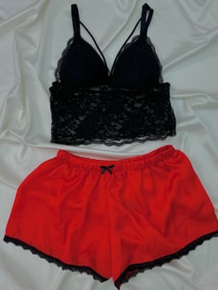 Ç028 - SATEN ŞORTLU BRALET TAKIM DESENLI - KIRMIZI  