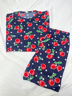 Ç1196-Milan kumaş uzun kollu vişne desenli pijama takımı-lacivert