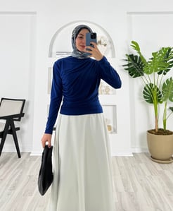 7424-sandy kumaş-dik yaka büzgü detaylı bluz-saks mavisi