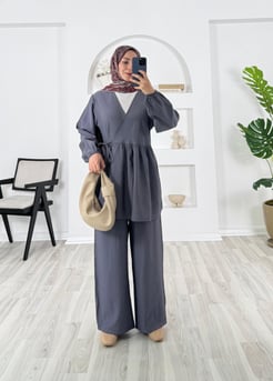 5128-çilek kumaş-altı pile detaylı pantolonlu takım-füme