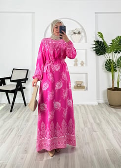 7533-viskon kumaş-yaprak desenli kemerli elbise-pembe