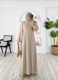 3782-gofre kumaş-kemerli elbise-taş