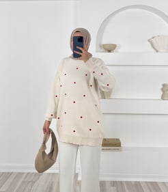 3253 - kalp nakışlı triko tunik -beyaz 