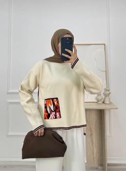 439-cep kısmı desenli triko kazak-krem