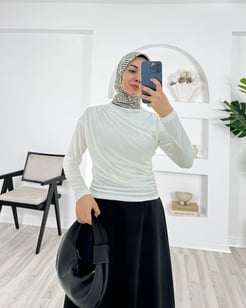 7424-sandy kumaş-dik yaka büzgü detaylı bluz-beyaz