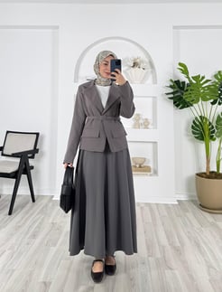 4637-dabıl krep kumaş-süs cep detaylı kemerli etekli takım-füme