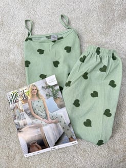 ç6325-bürümcük kumaş ip askılı kalpli pijama takımı-yeşil