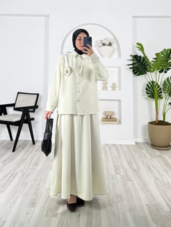 8439-keten kumaş-göğüs gül detaylı etekli takım-krem