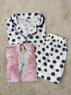 ç1536-milan kumaş büyük beden kısa kollu puantiyeli pijama takımı -beyaz/lacivert