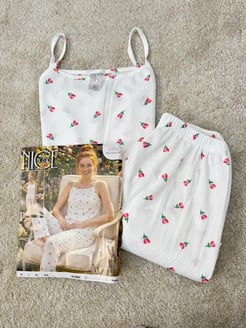 ç6322-bürümcük kumaş ip askılı gül desenli pijama takımı-beyaz