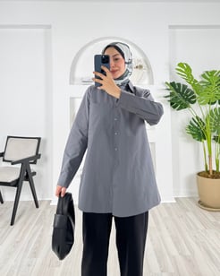 5287-poplin kumaş-arkası yırtmaç detaylı önü cepli gömlek-füme