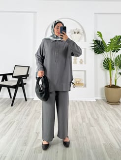 4414-çilek kumaş-önü düğmeli yanları yırtmaçlı pantolunlu takım füme