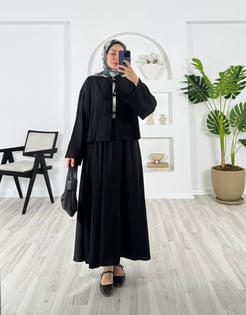 3084-çilek kumaş hakim yaka önü bağcıklı etekli takım siyah