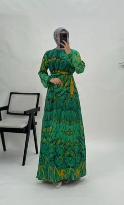 7469-viskon kumaş-etnik desenli seyyar kemerli elbise-yeşil