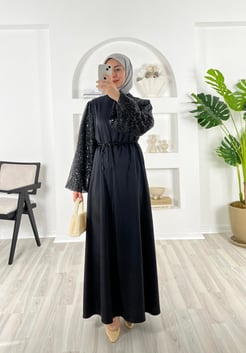 4268-saten kumaş-balon kol pul detaylı kemerli elbise-siyah