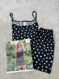 ç6605-milan kumaş papatyalı şortlu pijama takımı-siyah
