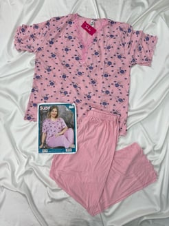 Ç901 - ÖNÜ DÜGME DETAYLI ÇİCEKLİ PİJAMA TAKIMI - PEMBE 