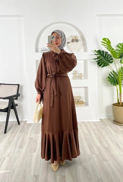 4286-saten kumaş-yaka ve kolları taşlı eteği volanlı elbise-acı kahve