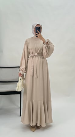 4258-saten kumaş-kolları incili bağlamalı elbise-taş