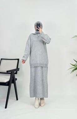 5025 - Polo Yaka Eteği Yırtmaçlı Triko Takım Gri