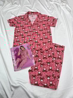Ç114 - GÖMLEK YAKA KISA KOLLU KOPEK DESENLI PIJAMA TAKIMI - PEMBE  