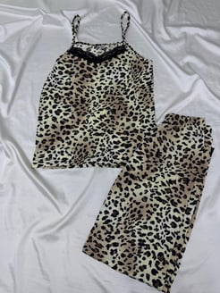 Ç513 - milan kumaş ip askılı pantolonlu büyük leoparlı pijama takımı -