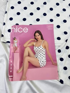 Ç4877-milan kumaş ip askılı lacivert benekli şortlu pijama takımı beyaz