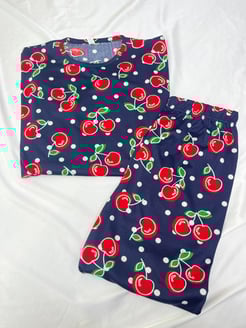 Ç1196-Milan kumaş uzun kollu vişne desenli pijama takımı-lacivert