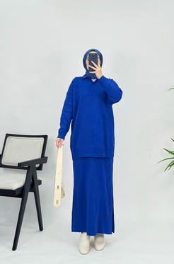 5025 - Polo Yaka Eteği Yırtmaçlı Triko Takım Mavi