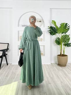 6523-gofre kumaş-kemerli elbise-su yeşili