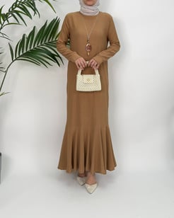 5588 bürümcük kumaş kolyeli balık model elbise sütlü kahve 