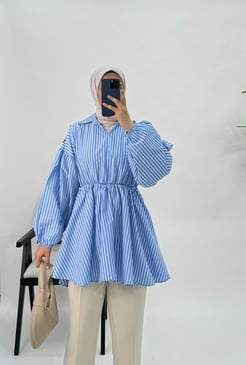 3978-terikoton kumaş-omuz kısmı düğme detaylı-beli ve bilek ucu büzgülü çizgili tunik-bebe mavisi