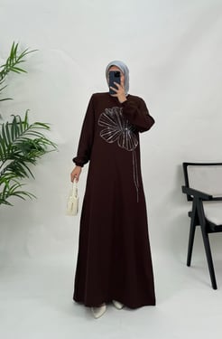 5812-skuba krep kumaş-önü taşlı çiçek desenli elbise-acı kahve