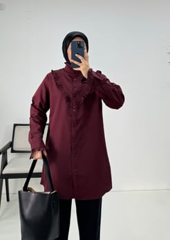 8977 D64+terikoton kumaş hakim yaka göğsü fırfır detaylı tunik bordo