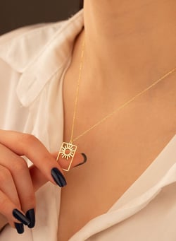 925 AYAR GÜMÜŞ  DİKDÖRTGEN ÇERÇEVELİ GÜNEŞ KOLYE