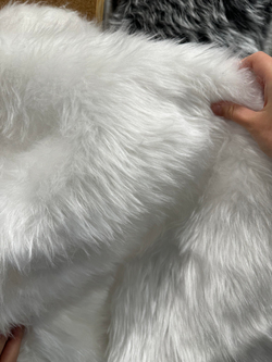 Beyaz Uzun Tüylü Peluş Kumaş